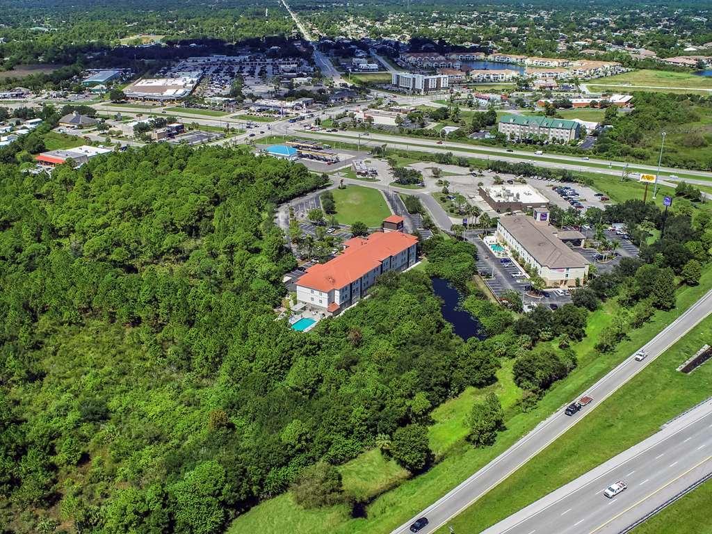 Comfort Inn & Suites Port Charlotte-Punta Gorda Удобства снимка